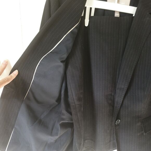 Banana Republic Pinstripe Skirt Suit Set 2P Petite Blazer & Skirt Gray Classic - Picture 3 of 16